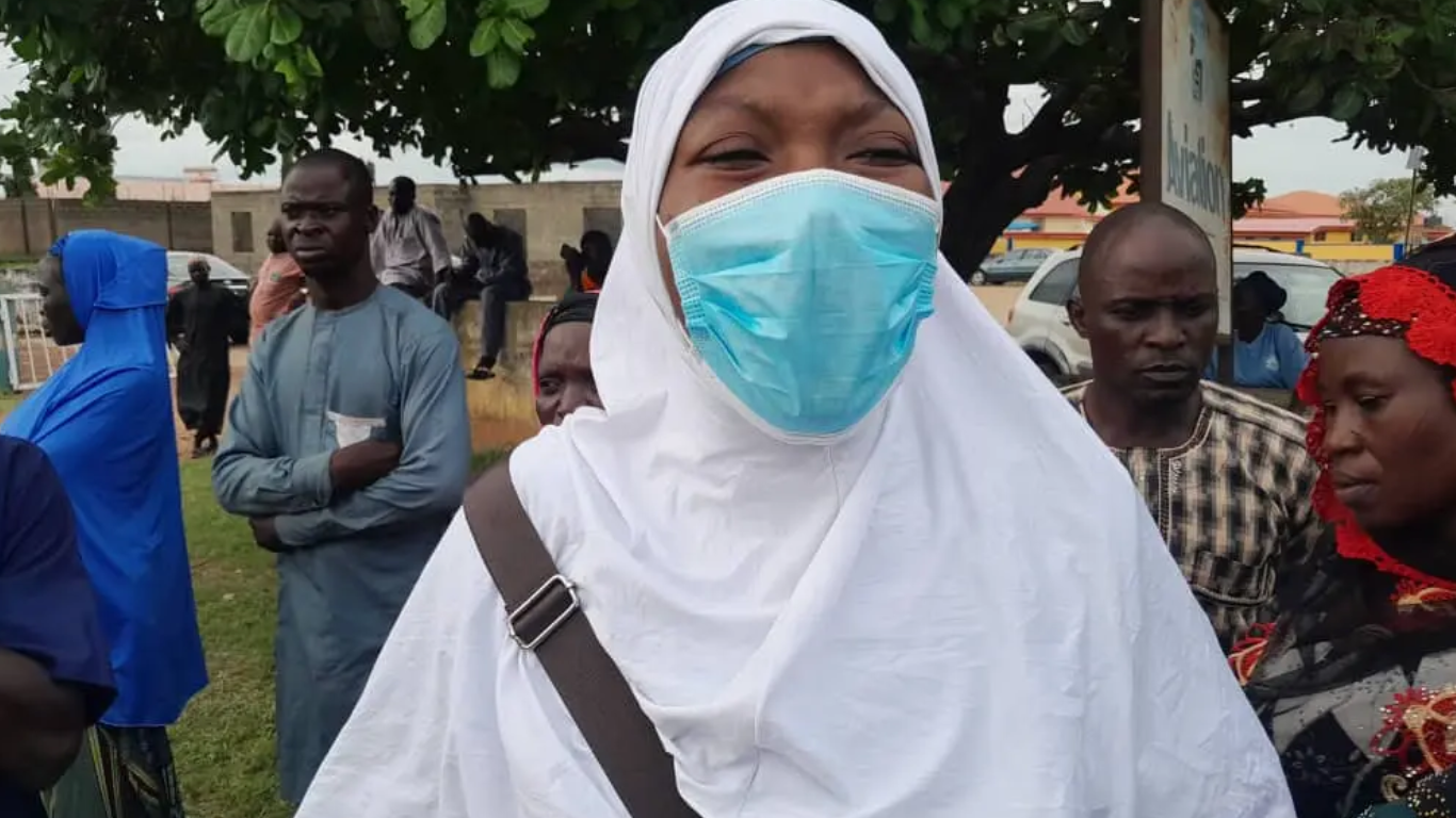 Over 200 Muslim pilgrims protest a faulty airline in Ilorin