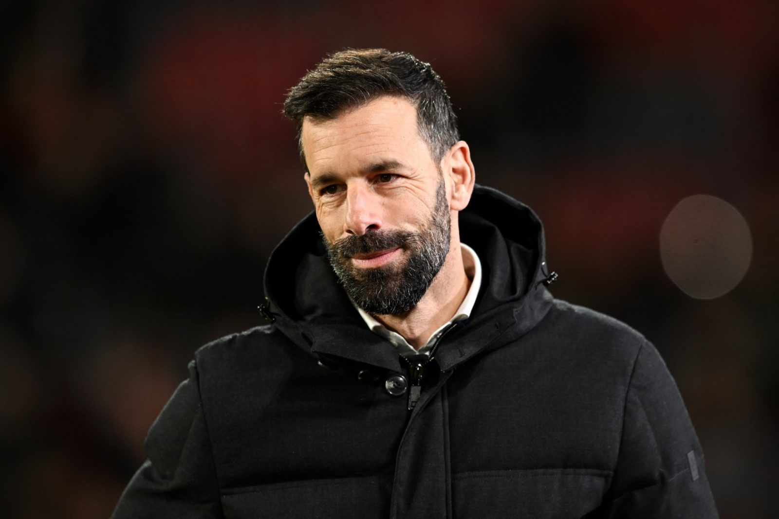 In a potential return to Old Trafford, Ruud van Nistelrooy has been approached to join Erik ten Hag’s coaching staff at Manchester United, according to Fabrizio Romano. 