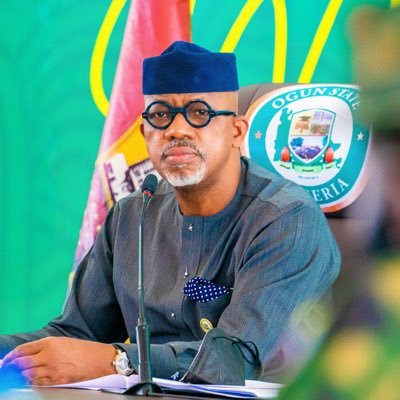 There was a rowdy response from graduates, parents and guests against Governor Dapo Abiodun of Ogun State at the 22nd undergraduate and 13th postgraduate convocation ceremonies of Babcock University on Sunday.