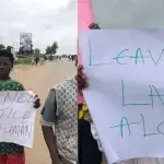 Abuja Residents Protest Against Navy Signpost On Iddo Community Land